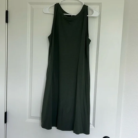 TOMMY BAHAMA Medium Sheath Dress in Olive Green - Picture 1 of 4